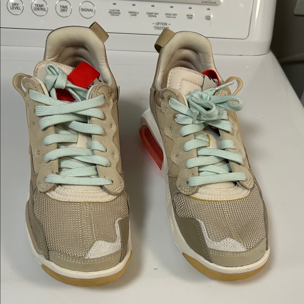 Nike Men's Beige Tan Sneakers with Mint Laces and Red Accent